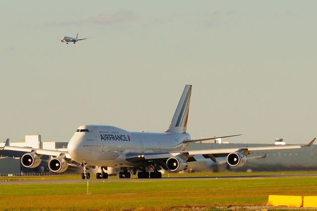 Boeing 747-400 (F-GITJ) - Air France B744 rotates on Rwy 24L as Air Canada B763 lands on Rwy 24R, arriving from Rome.