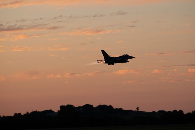 Lockheed F-16 Fighting Falcon —