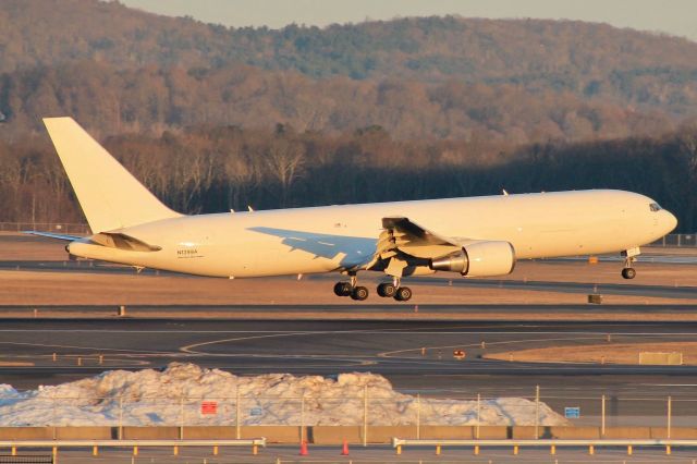 BOEING 767-300 (N1399A) - GTI3604 close to touchdown from Stockton, CA.