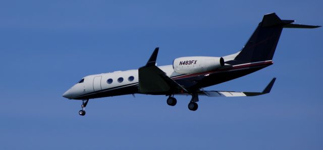 Gulfstream Aerospace Gulfstream IV (N483FX) - About to touch down is this 2013 Gulfstream 450 in the Spring of 2025.