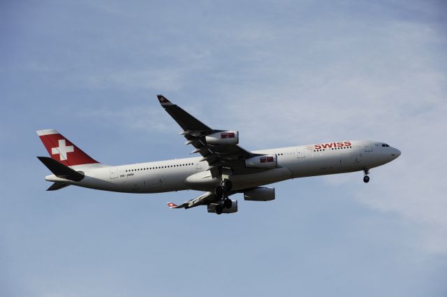 Airbus A340-300 (HB-JMM) - Final Approach to NRT Airport R/W34L on 2012/01/03