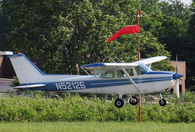 Cessna Skyhawk (N911AT) - Seen at KGAI on 7/12/2009.