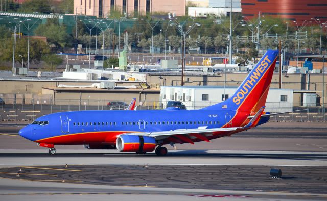 Boeing 737-700 (N7811F) - SPOTTED AT KPHX ON FEB, 13, 2021