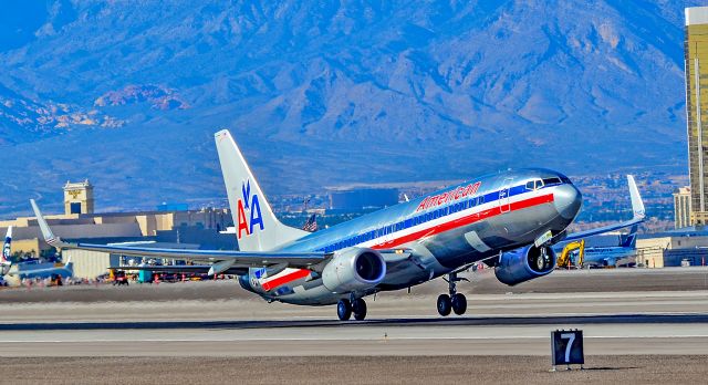 Boeing 737-800 (N877NN) - N877NN American Airlines 2011 Boeing 737-823 serial 31131 / 3808 - Las Vegas - McCarran International Airport (LAS / KLAS)br /USA - Nevada November 7, 2015br /Photo: Tomás Del Coro