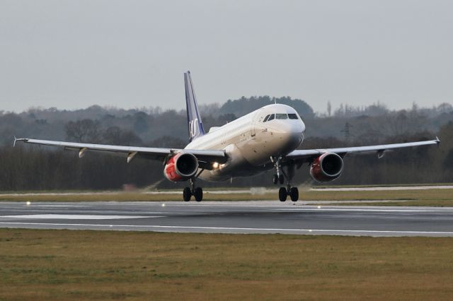 Airbus A320 (OY-KAN) - SK539 arriving from Copenhagen