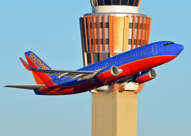 BOEING 737-300 (N610WN)