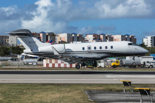 Bombardier Challenger 300 (N41DP)