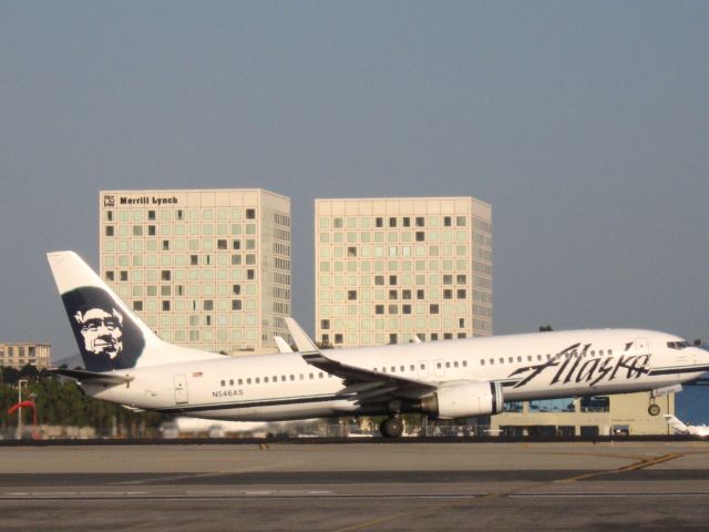 Boeing 737-800 (N546AS) - Taking off from RWY 19R