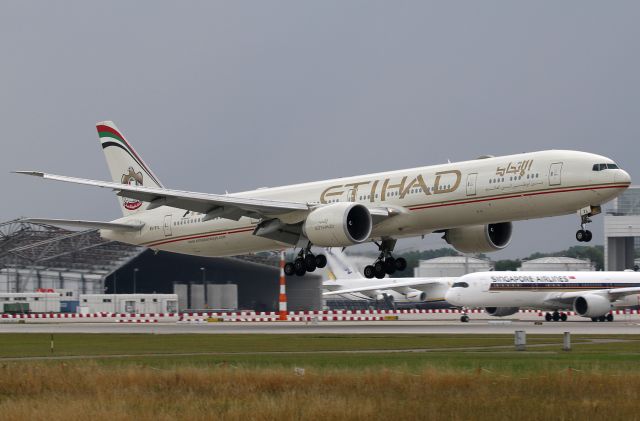 BOEING 777-300ER (A6-ETL)