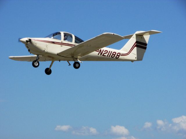 Piper Tomahawk (N21188) - Taking off RWY 24