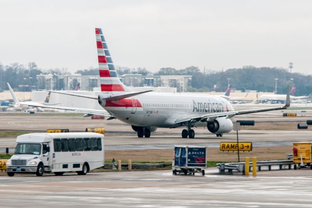 Boeing 737-800 (N973NN) - Concourse A Gate 31