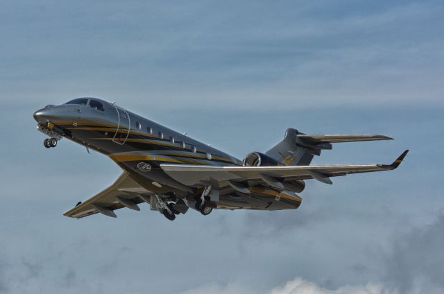 Embraer Legacy 550 (N1Y)