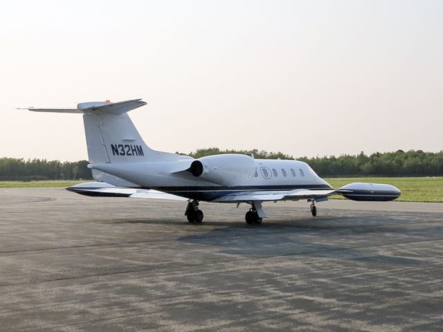 — — - Classic, fast aircraft.