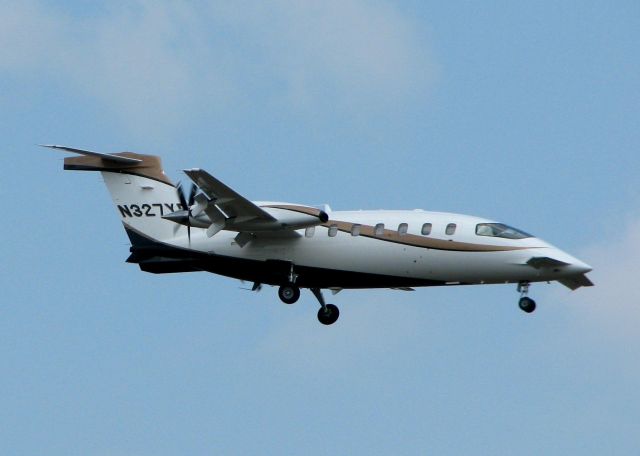 Piaggio P.180 Avanti (N327YR) - Landing at Shreveport Regional.