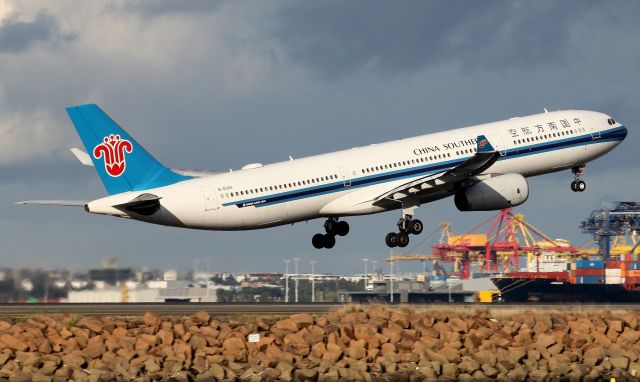 Airbus A330-300 (B-8365) - Lifting Off from Rwy 16R