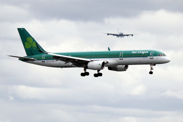 Boeing 757-200 (EI-CJX) - 'Shamrock 1 Alpha Charlie' from Shannon on short final to 27 as 'Speedbird 13 Golf Super' is inbound to 33L