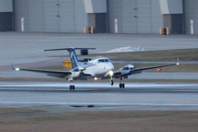 Beechcraft Super King Air 350 (N867UP) - Wheels Up ironically wheels-down touching down in Burlington. 