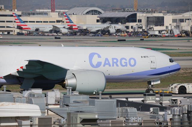 BOEING 777-200LR (B-18771)