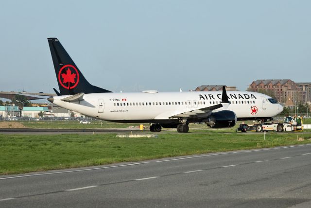 Boeing 737 MAX 8 (C-FSNU)