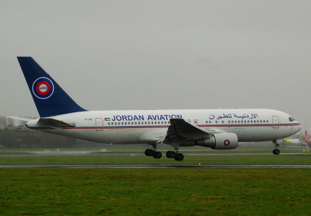 BOEING 767-200 (JY-JAL)