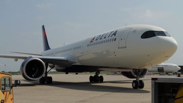 Airbus A330-900 (N409DX) - Bills charter