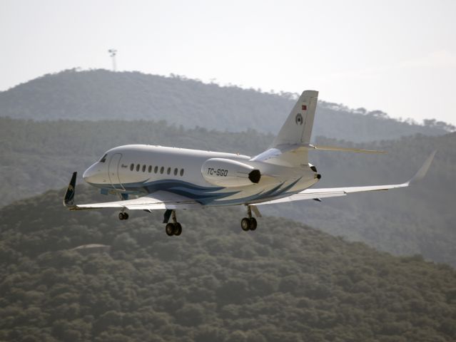 Dassault Falcon 2000 (TC-SGO) - Take off runway 17.