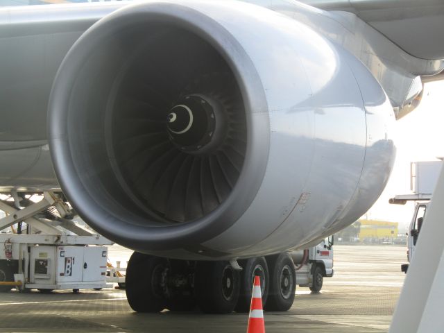 Boeing 777-200 (9V-SVC)
