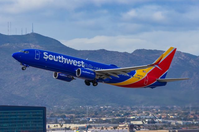 Boeing 737-800 (N8687A) - An Southwest Airlines 737-800 taking off from PHX on 2/13/23, the busiest day in PHX history, during the Super Bowl rush. Taken with a Canon R7 and Canon EF 100-400 II L lens.