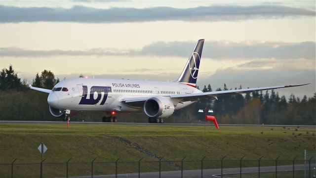 Boeing 787-8 (SP-LRA) - LOT9787 begins the takeoff roll on runway 34L to begin its delivery flight to EPWA / WAW on 11/14/12.  This is the first 787 delivery to LOT. (LN:61 c/n 35938).