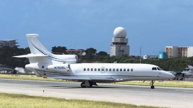 Dassault Falcon 7X (N783SL) - Falcon 7x N783SL back tracking the active for parking!