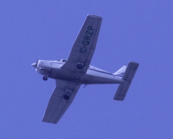 Piper Cherokee (C-GRZP)