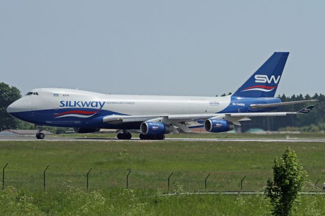 Boeing 747-400 (4K-SW800)