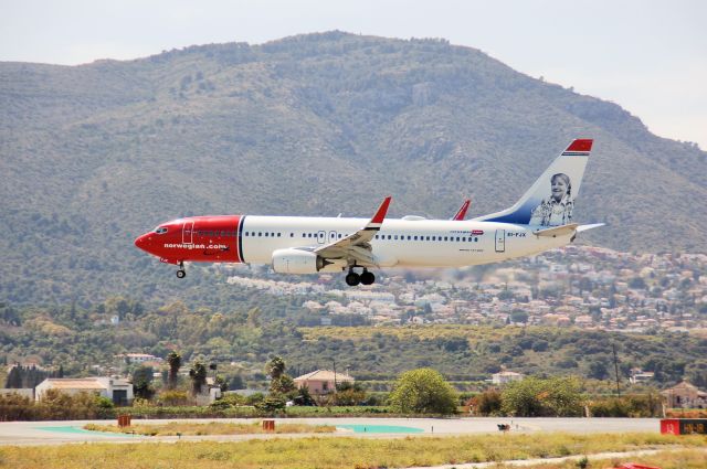 Boeing 737-700 (EI-FJX)