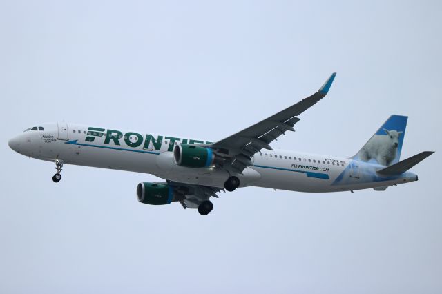 Airbus A321 (N722FR) - A brand-new Frontier Airbus A321. Xavier the Mountain Goat on final for RWY 24R from Orlando Intl (KMCO) on 12 Dec 2018.