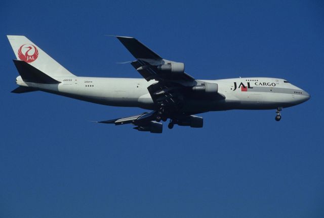 Boeing 747-200 (JA8193) - Final Approach to Narita Intl Airport Rwy34L on 1995/08/25