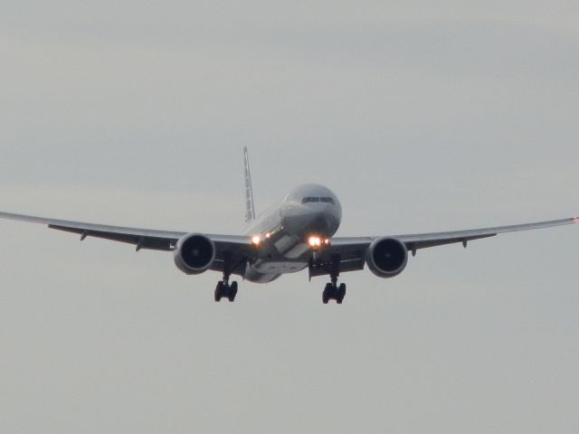 BOEING 777-300ER (N725AN)