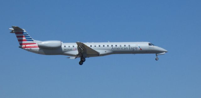 Embraer ERJ-145 (N626AE) - On final is this 1999 American Airlines Eagle Embraer 145LR in the Spring of 2021.