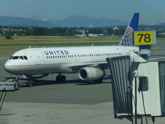 Airbus A320 (N461UA)