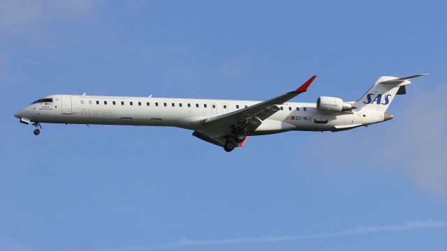 Bombardier CRJ-1000 (EC-MLC)