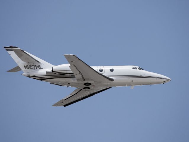 Dassault Falcon 10 (N127WL)