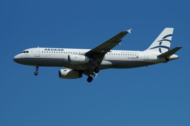 Airbus A320 (SX-DVR)