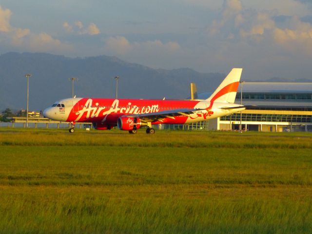 Airbus A320 (9M-AHM)