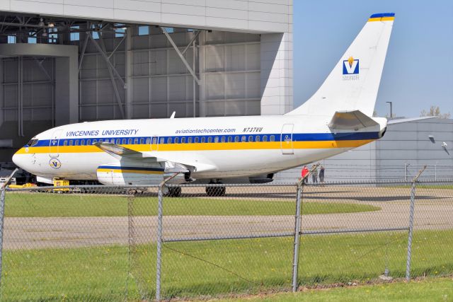 Boeing 737-200 (N737VU) - Ex UA aircraft. Haven't seen this one outside in the sun in several years. She still looks great!