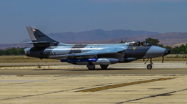 Hawker Hunter (N326AX)