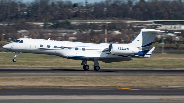 Gulfstream Aerospace Gulfstream V (N283PH) - N283PH rotating off of Reagan Airport's runway 01 for a flight to Sarasota