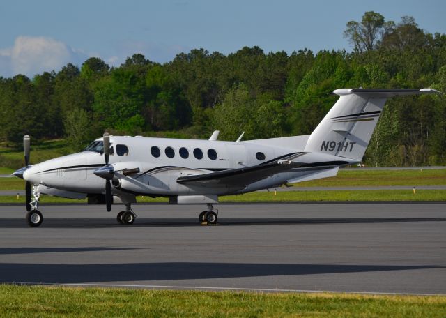 Beechcraft Super King Air 200 (N91HT) - KENTUCKY KING AIR LLC at KJQF - 4/23/16