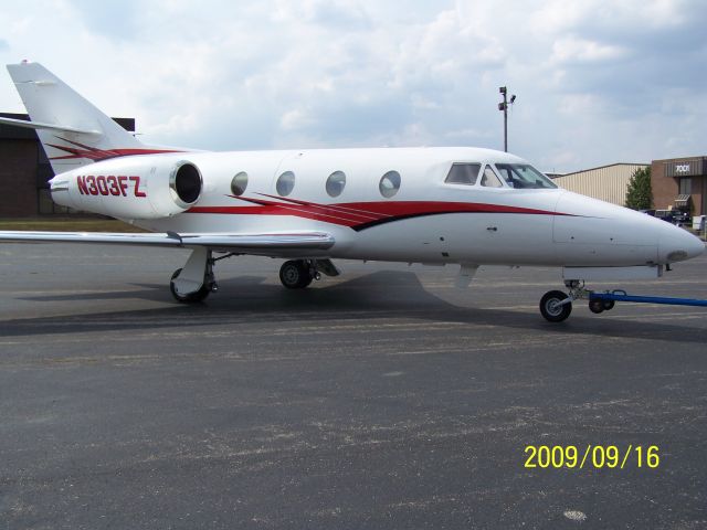 Dassault Falcon 10 (N303FZ)