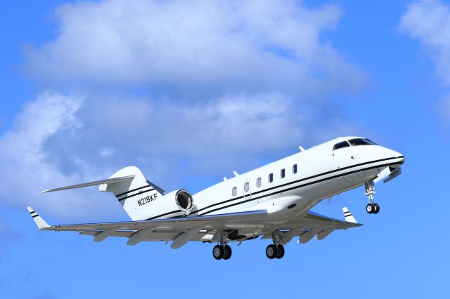 Bombardier Challenger 300 (N218KF) - N218KF departing TNCM St Maarten