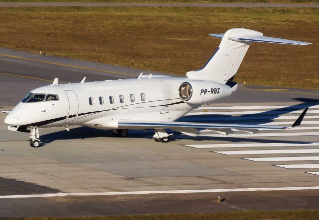 Bombardier Challenger 300 (PR-RBZ)