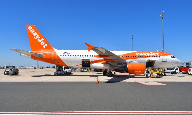 Airbus A320 (OE-INP) - EasyJet Europe Airbus A320-214 OE-INP in Paris CDG 